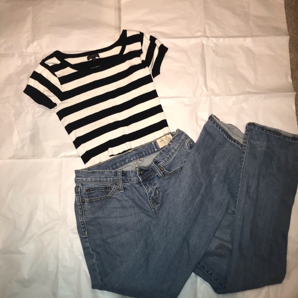 Stripped cropped black and white round neck top
